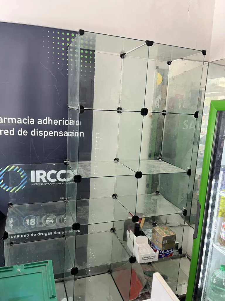 2 vitrinas exhibidoras de vidrio